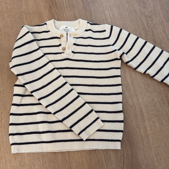 H&M Sweater - Picture 2 of 9